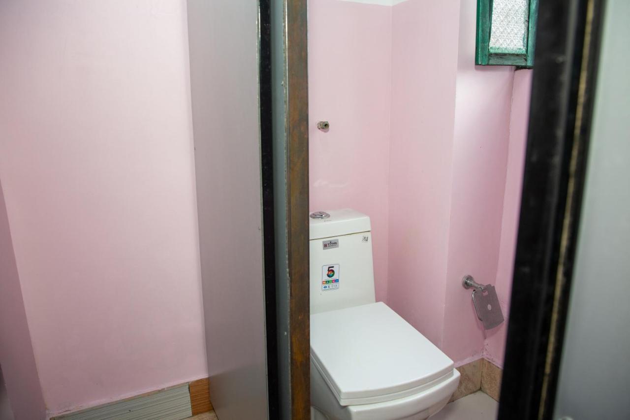 Trekkers Hostel Катманду Екстериор снимка