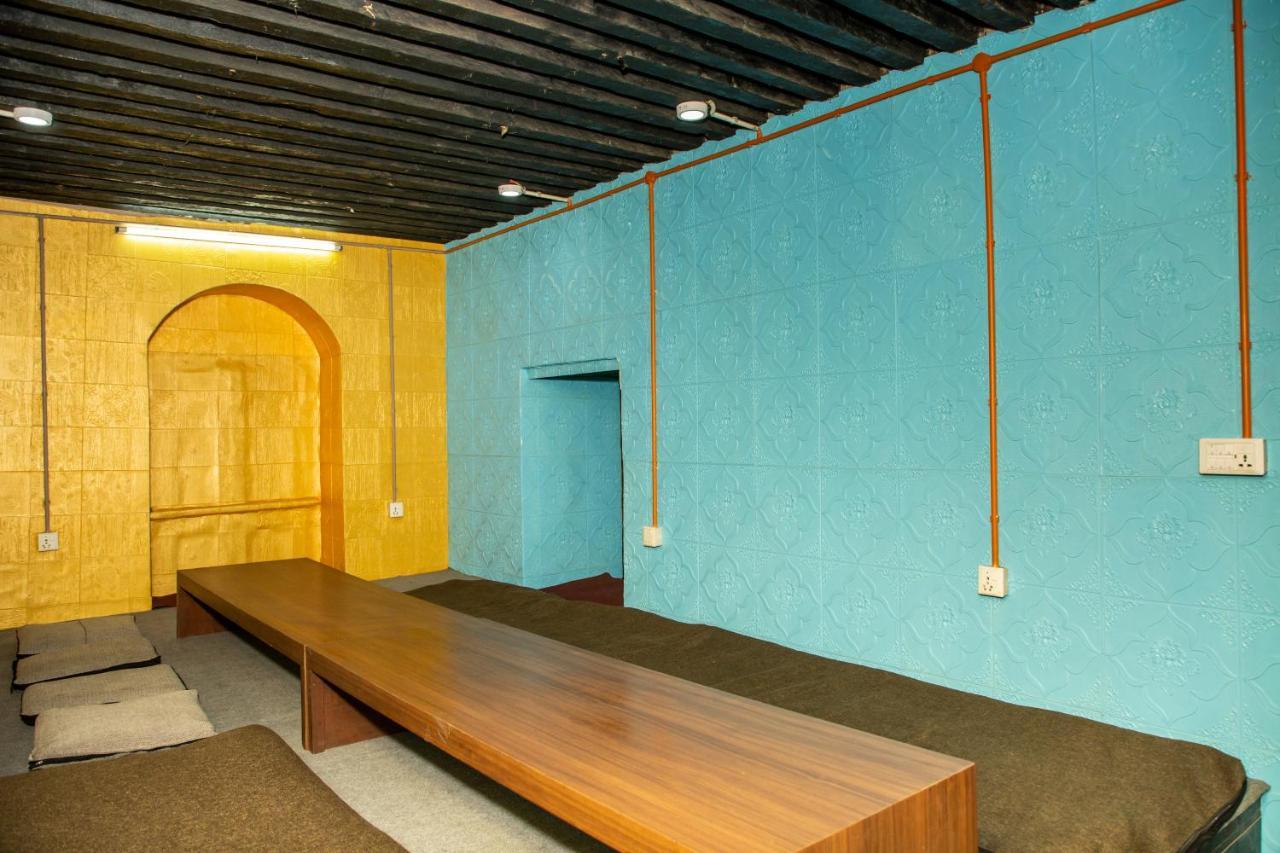 Trekkers Hostel Катманду Екстериор снимка