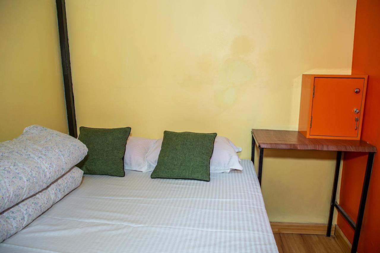 Trekkers Hostel Катманду Екстериор снимка